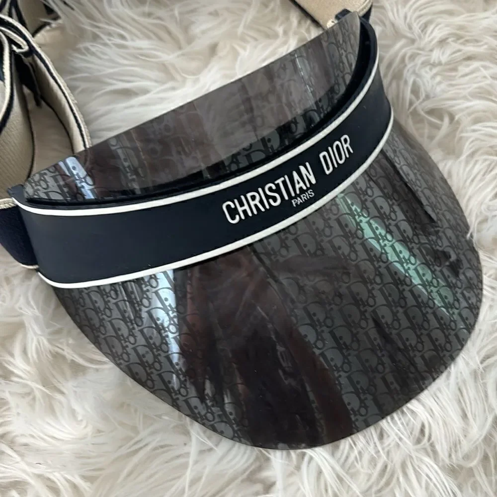 Super cute navy logo visor - vacation vibes!